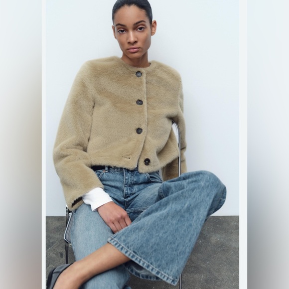 Zara Viral Faux Fur Cropped Jacket Round Neck Button Front Size L - Picture 5 of 16